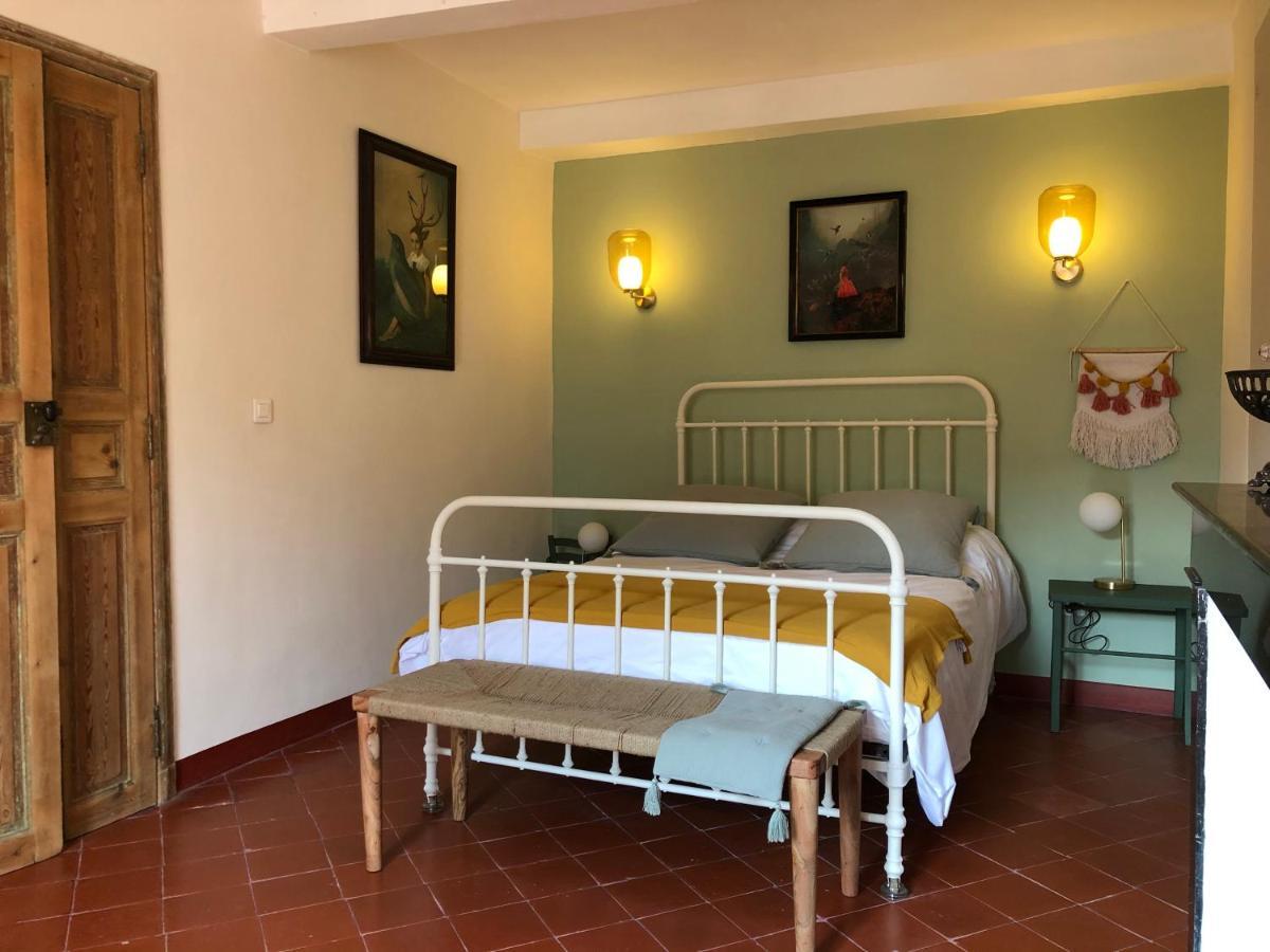 L'Oiseau Bleu Rollier Bed & Breakfast Roubia Exterior photo