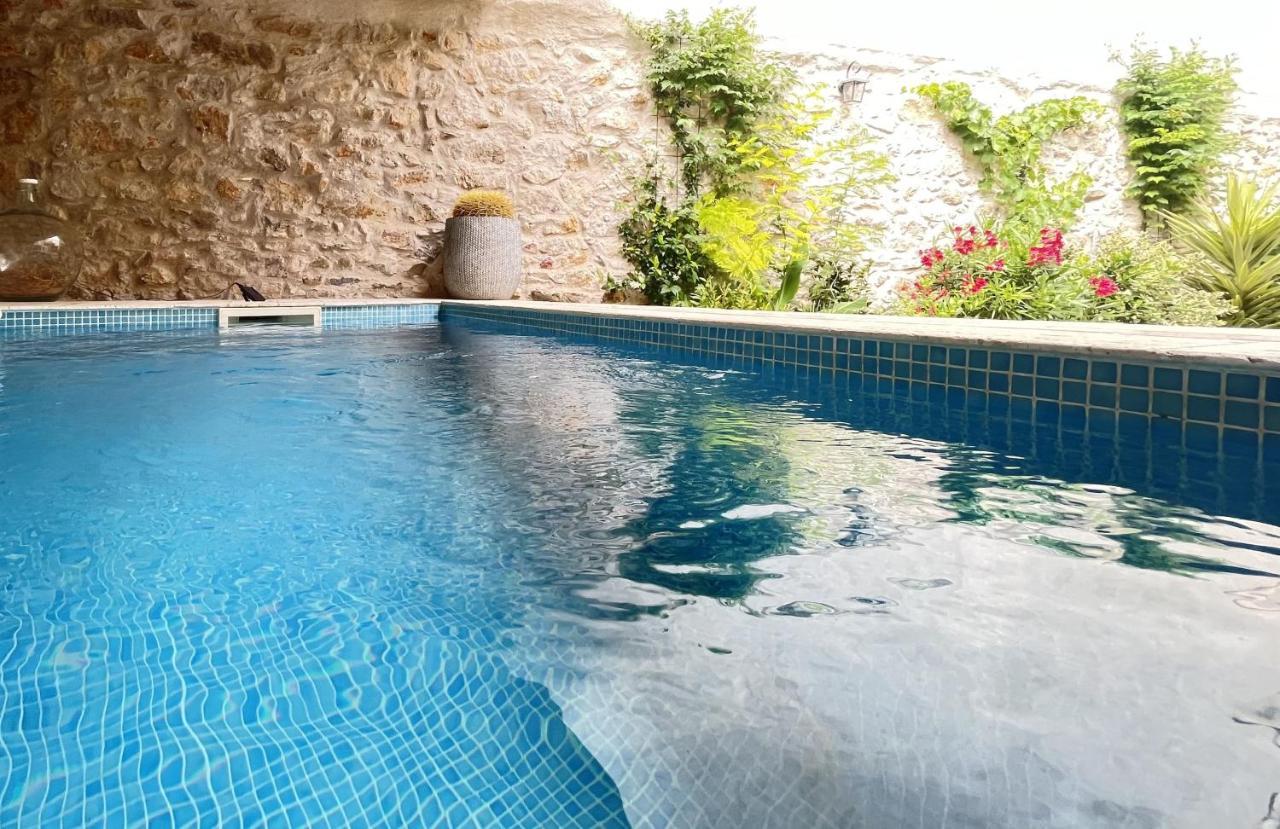 L'Oiseau Bleu Rollier Bed & Breakfast Roubia Exterior photo